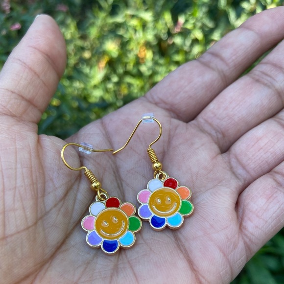 Daisy Flower Smiley Happy Face Y2K Inspired Drop Earrings - Picture 2 of 8
